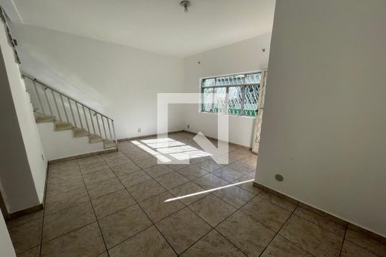 Sala de casa de condomínio para alugar com 4 quartos, 290m² em Freguesia (jacarepaguá), Rio de Janeiro