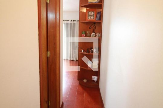 corredor de casa à venda com 4 quartos, 400m² em Vila Paiva, São Paulo