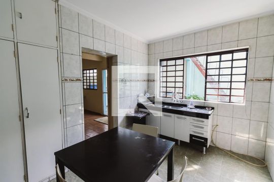Cozinha de casa para alugar com 3 quartos, 220m² em Vila Ipojuca, São Paulo