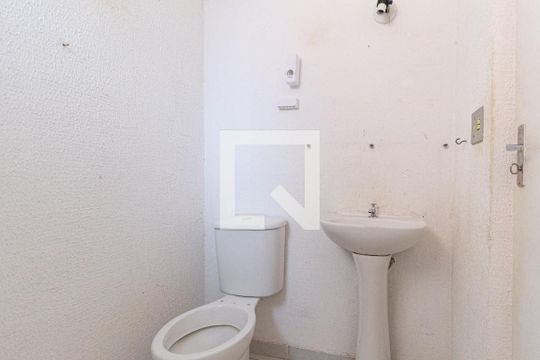 Banheiro de apartamento para alugar com 2 quartos, 54m² em Bandeiras, Osasco