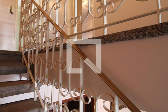 corredor  de casa à venda com 3 quartos, 207m² em Jardim das Acácias, São Paulo