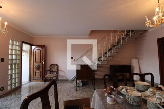 Casa à venda com 3 quartos, 207m² em Jardim das Acácias, São Paulo