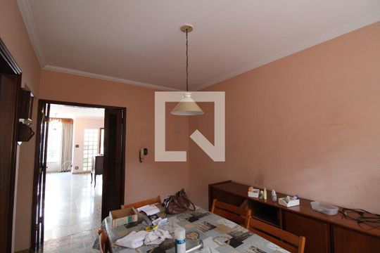 Casa à venda com 3 quartos, 207m² em Jardim das Acácias, São Paulo