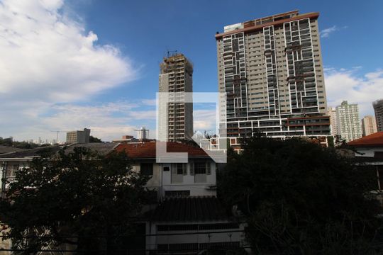 Vista de casa à venda com 3 quartos, 207m² em Jardim das Acácias, São Paulo