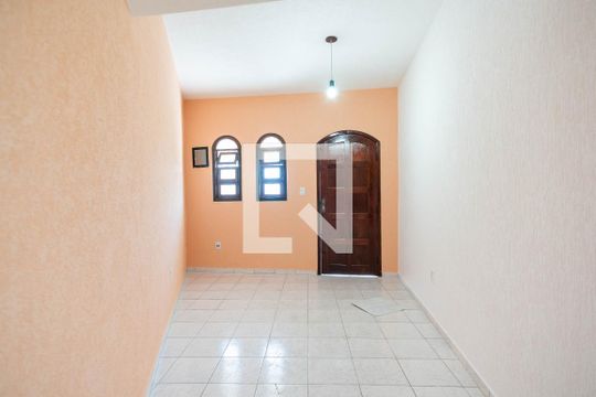 Casa à venda com 2 quartos, 202m² em Vila Santa Delfina, São Paulo