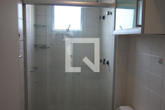 Banheiro de apartamento para alugar com 2 quartos, 95m² em Vila Sofia, São Paulo