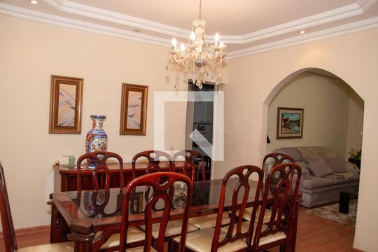Sala de casa à venda com 3 quartos, 220m² em Bairro da Glória, Contagem