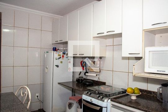 Cozinha de casa à venda com 3 quartos, 220m² em Bairro da Glória, Contagem