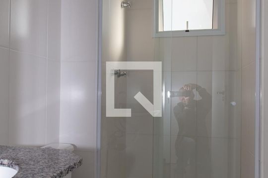 Banheiro da Suíte de apartamento para alugar com 2 quartos, 51m² em Centro, Diadema