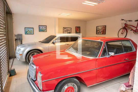 Garagem de casa à venda com 4 quartos, 500m² em Vila Progresso, Niterói
