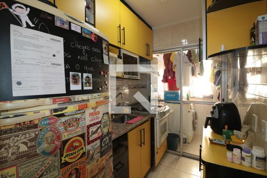 Cozinha e Área de Serviço de apartamento à venda com 2 quartos, 50m² em Vila Bertioga, São Paulo