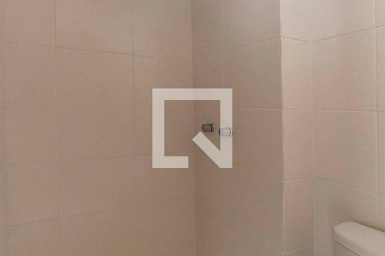 banheiro de apartamento à venda com 2 quartos, 86m² em Bom Jesus, Porto Alegre