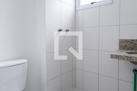 Banheiro da suíte de apartamento à venda com 3 quartos, 66m² em Bom Jesus, Porto Alegre