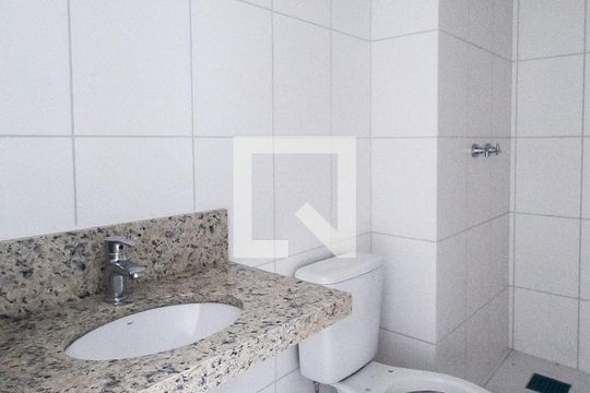 Banheiro de apartamento à venda com 3 quartos, 66m² em Bom Jesus, Porto Alegre