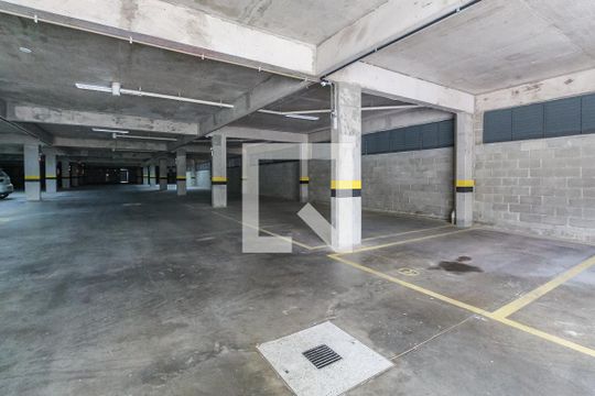 Garagem de apartamento à venda com 2 quartos, 57m² em Bom Jesus, Porto Alegre