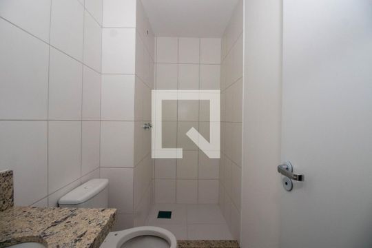 Banheiro Social de apartamento à venda com 3 quartos, 66m² em Bom Jesus, Porto Alegre