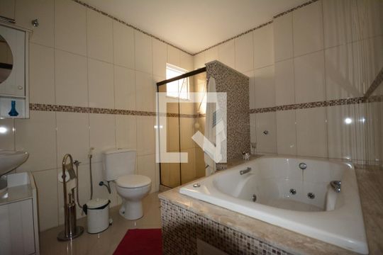 Banheiro da Suíte de casa à venda com 4 quartos, 250m² em Irajá, Rio de Janeiro