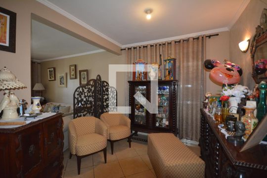 Sala de casa à venda com 4 quartos, 250m² em Irajá, Rio de Janeiro
