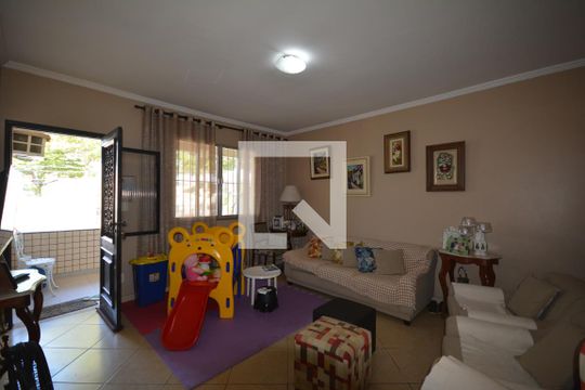 Sala de casa à venda com 4 quartos, 250m² em Irajá, Rio de Janeiro
