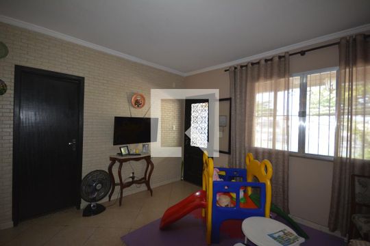 Sala de casa à venda com 4 quartos, 250m² em Irajá, Rio de Janeiro
