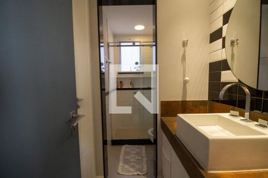Banheiro Suíte 1 e 2 de casa de condomínio à venda com 5 quartos, 220m² em Recreio dos Bandeirantes, Rio de Janeiro