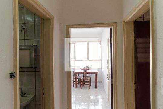 Corredor de apartamento à venda com 1 quarto, 58m² em Centro, Campinas