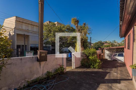 Pátio de casa à venda com 2 quartos, 198m² em Vila Jardim, Porto Alegre