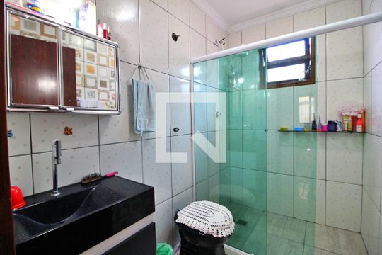 Banheiro de casa à venda com 3 quartos, 100m² em Parque das Nações, Santo André