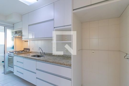 Cozinha de apartamento para alugar com 2 quartos, 65m² em Vila Nair, São Paulo
