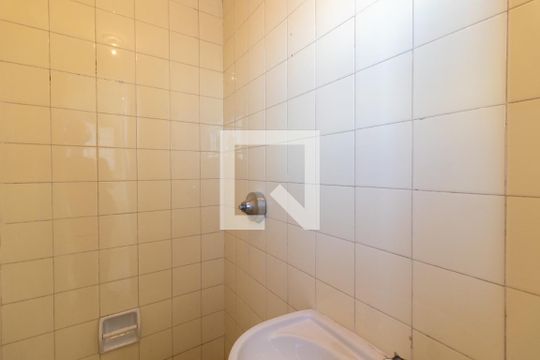 Banheiro de Serviço de apartamento para alugar com 3 quartos, 83m² em Vila Ester (zona Norte), São Paulo