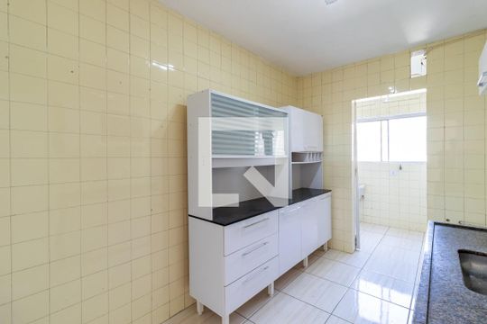 Cozinha de apartamento para alugar com 3 quartos, 83m² em Vila Ester (zona Norte), São Paulo