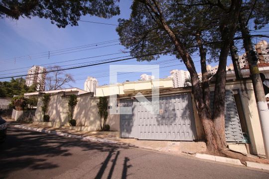 Fachada de casa para alugar com 3 quartos, 183m² em Conjunto Residencial Santa Terezinha, São Paulo