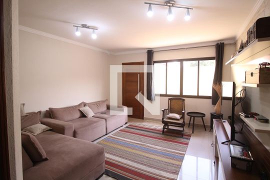 Casa para alugar com 3 quartos, 183m² em Conjunto Residencial Santa Terezinha, São Paulo