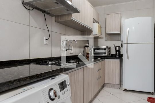 Cozinha e Área de Serviço de apartamento à venda com 2 quartos, 70m² em São Sebastião, Porto Alegre