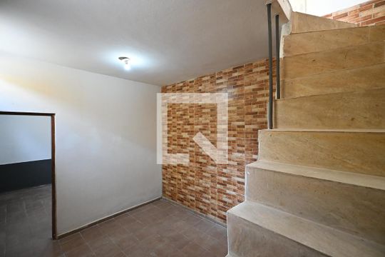 Sala da Casa 2 de casa para alugar com 4 quartos, 50m² em Jardim Maria Virginia, São Paulo