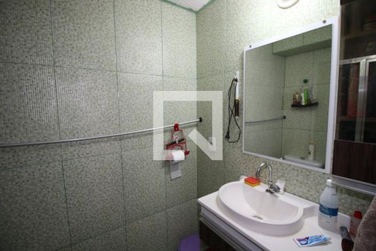 Banheiro de apartamento para alugar com 2 quartos, 58m² em Ramos, Rio de Janeiro