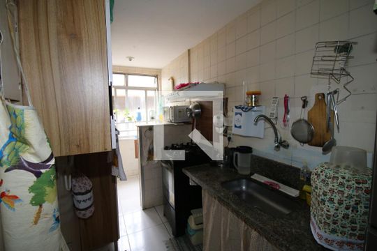 Cozinha de apartamento para alugar com 2 quartos, 58m² em Ramos, Rio de Janeiro