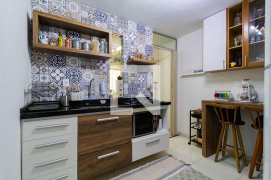 Cozinha de apartamento à venda com 2 quartos, 68m² em Jardim Santa Emilia, São Paulo
