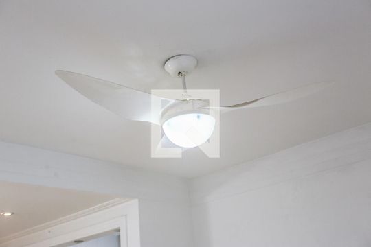 Sala de Estar de casa de condomínio à venda com 2 quartos, 65m² em Jardim Sarah, São Paulo