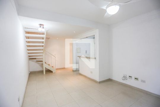 Sala de Estar de casa de condomínio à venda com 2 quartos, 65m² em Jardim Sarah, São Paulo