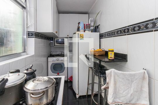Cozinha de apartamento à venda com 2 quartos, 57m² em Petrópolis, Porto Alegre