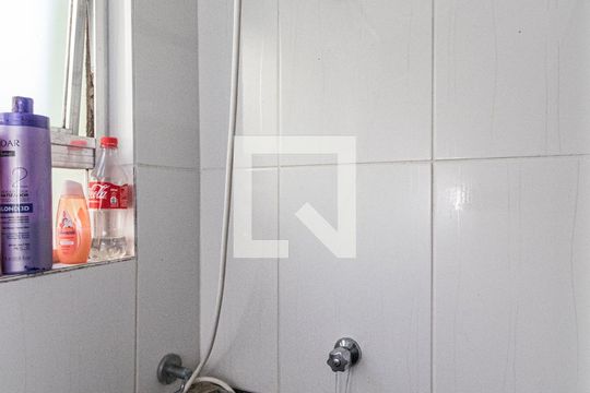 Banheiro de apartamento à venda com 2 quartos, 57m² em Petrópolis, Porto Alegre