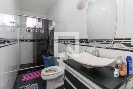 Banheiro de apartamento à venda com 2 quartos, 57m² em Petrópolis, Porto Alegre