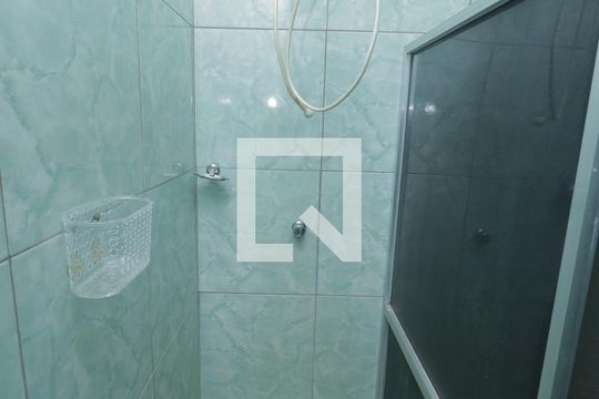 Banheiro  de kitnet/studio para alugar com 1 quarto, 50m² em Jardim Vila Nova, Duque de Caxias
