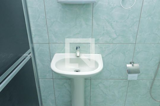 Banheiro  de kitnet/studio para alugar com 1 quarto, 50m² em Jardim Vila Nova, Duque de Caxias