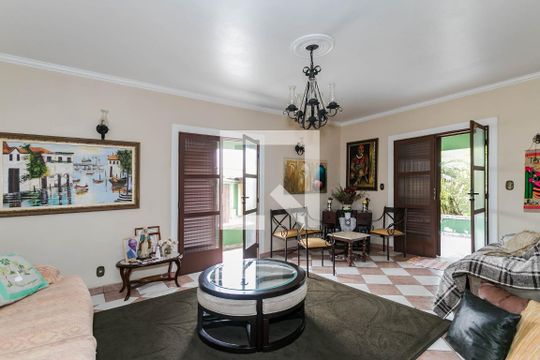 Casa para alugar com 3 quartos, 400m² em Vila Mogilar, Mogi das Cruzes