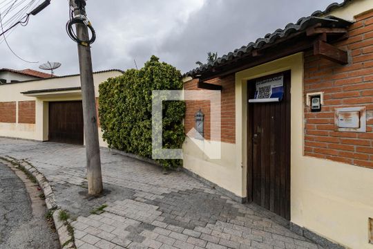 Plaquinha - Fachada de casa para alugar com 3 quartos, 400m² em Vila Mogilar, Mogi das Cruzes
