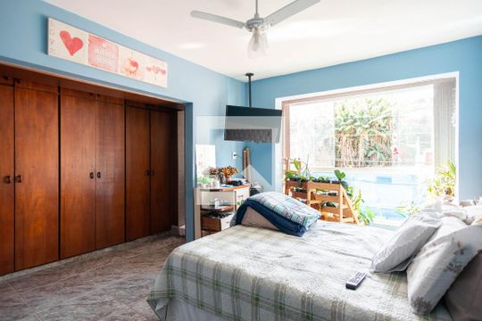 Suíte de casa à venda com 3 quartos, 280m² em Jardim Peri, São Paulo
