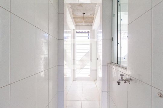 Área de serviço de casa para alugar com 2 quartos, 80m² em São Pedro, Osasco