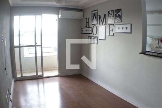Sala de apartamento para alugar com 2 quartos, 50m² em Taquara, Rio de Janeiro